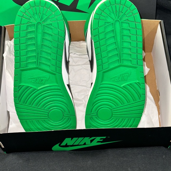 Air Jordan 1 High OG “ Lucky Green”   2023 - Picture 7 of 16